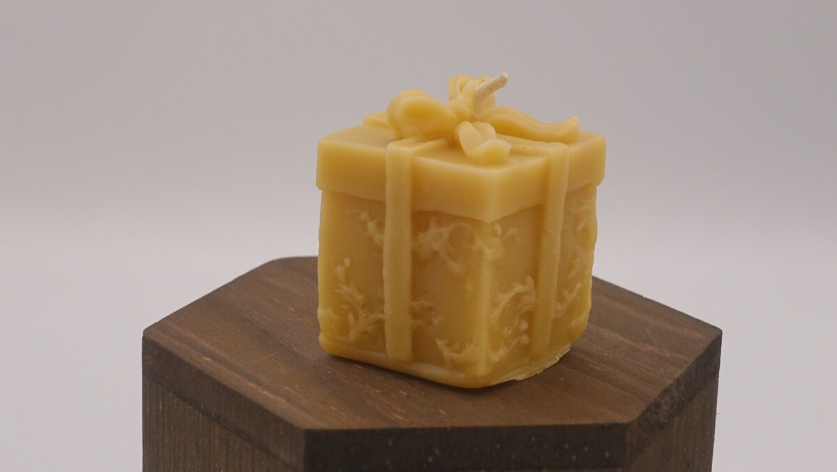 gift beeswax candle