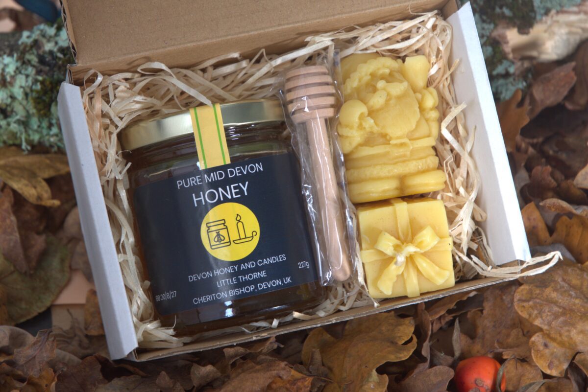 English honey and Christmas candle giftset