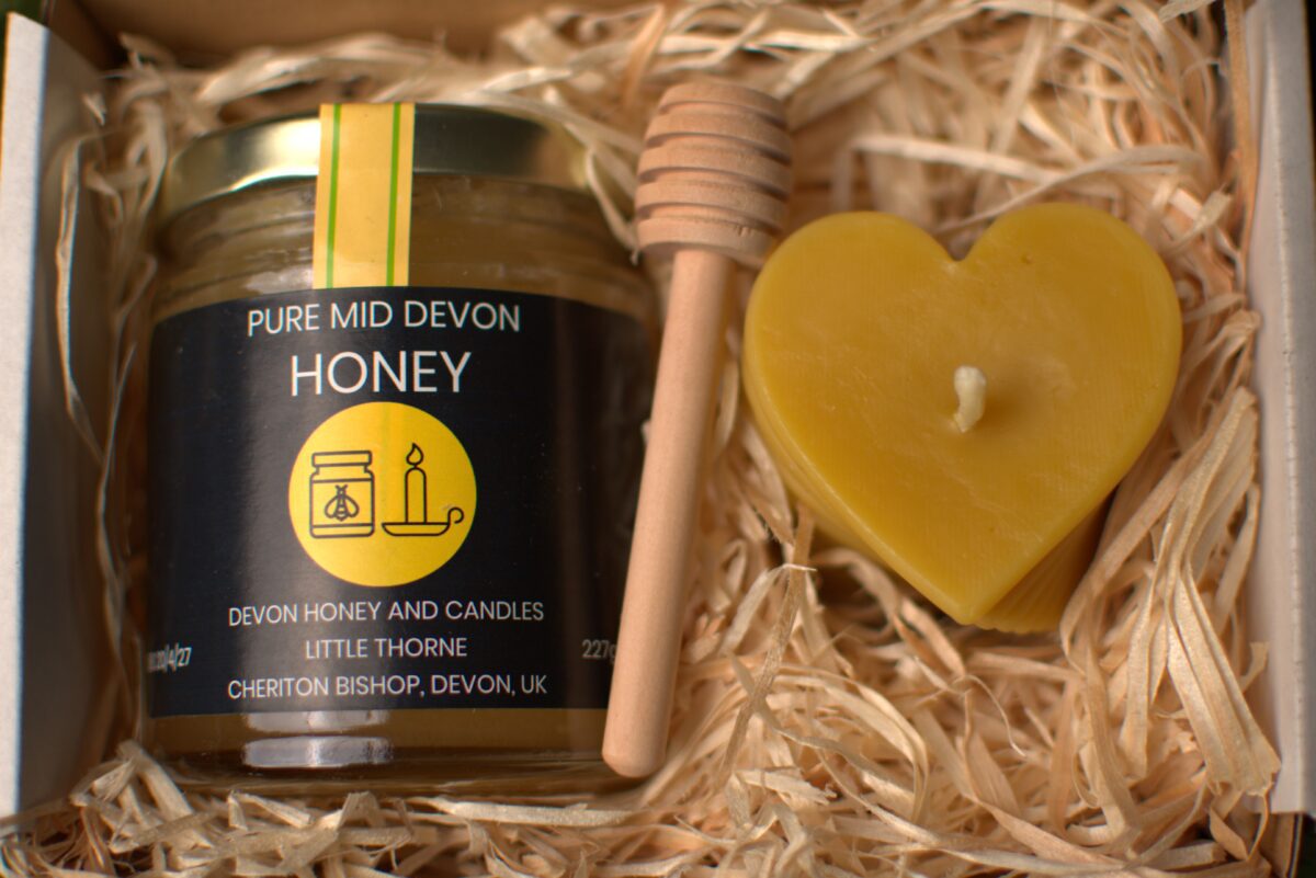 valentines day honey and heart candle gift set